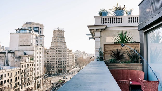 El hotel Almanac cuenta con 'rooftop' con piscina y bar