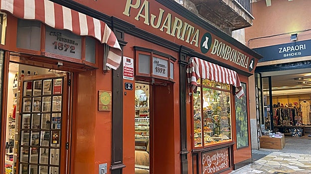 Imagen de la fachada de La Pajarita Bombonería