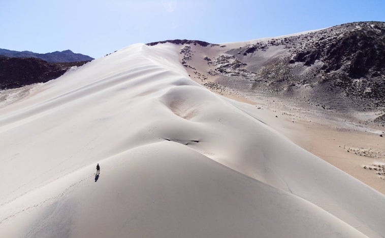 Imagen principal - Arriba, las dunas de Fiambalá. Abajo, el Cañón del Indio y las Termas.