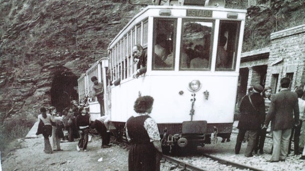 El antiguo tranvía de la Sierra estuvo funcionando en esta zona de Granada hasta el año 1974