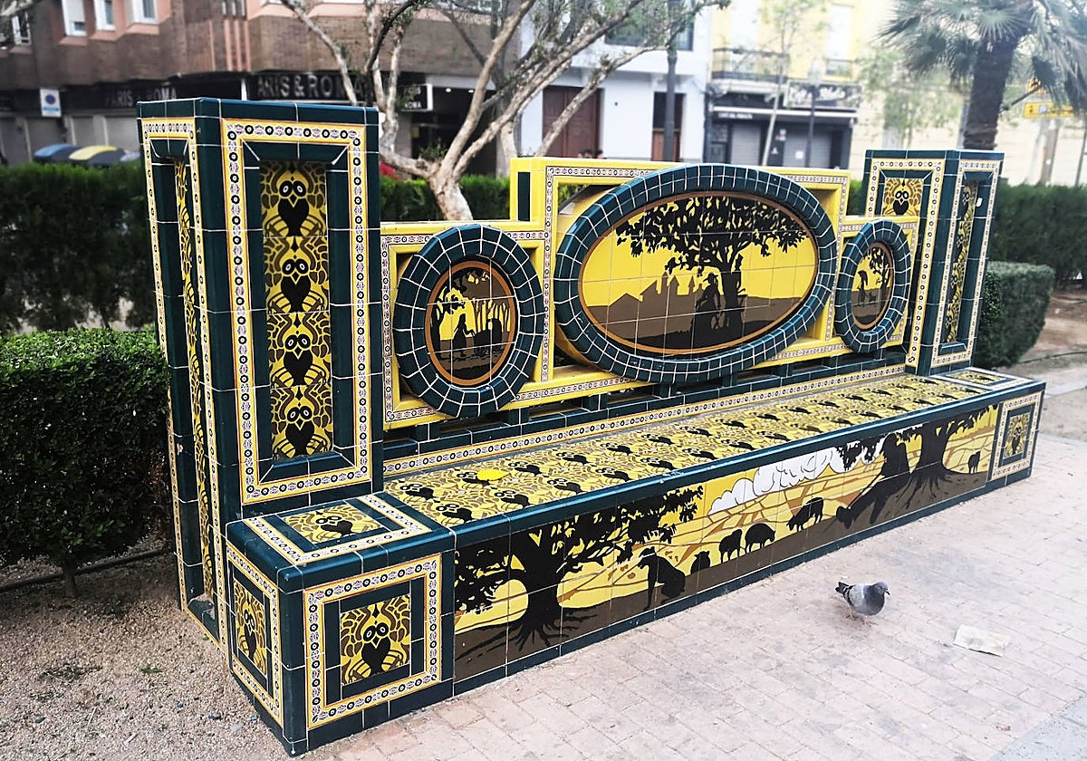 Banco de los Búhos en el Parque Ribalta