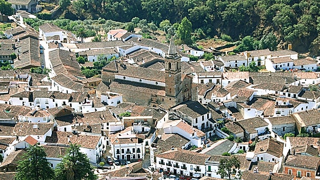 Vista de Alájar desde la peña de Arias Montano