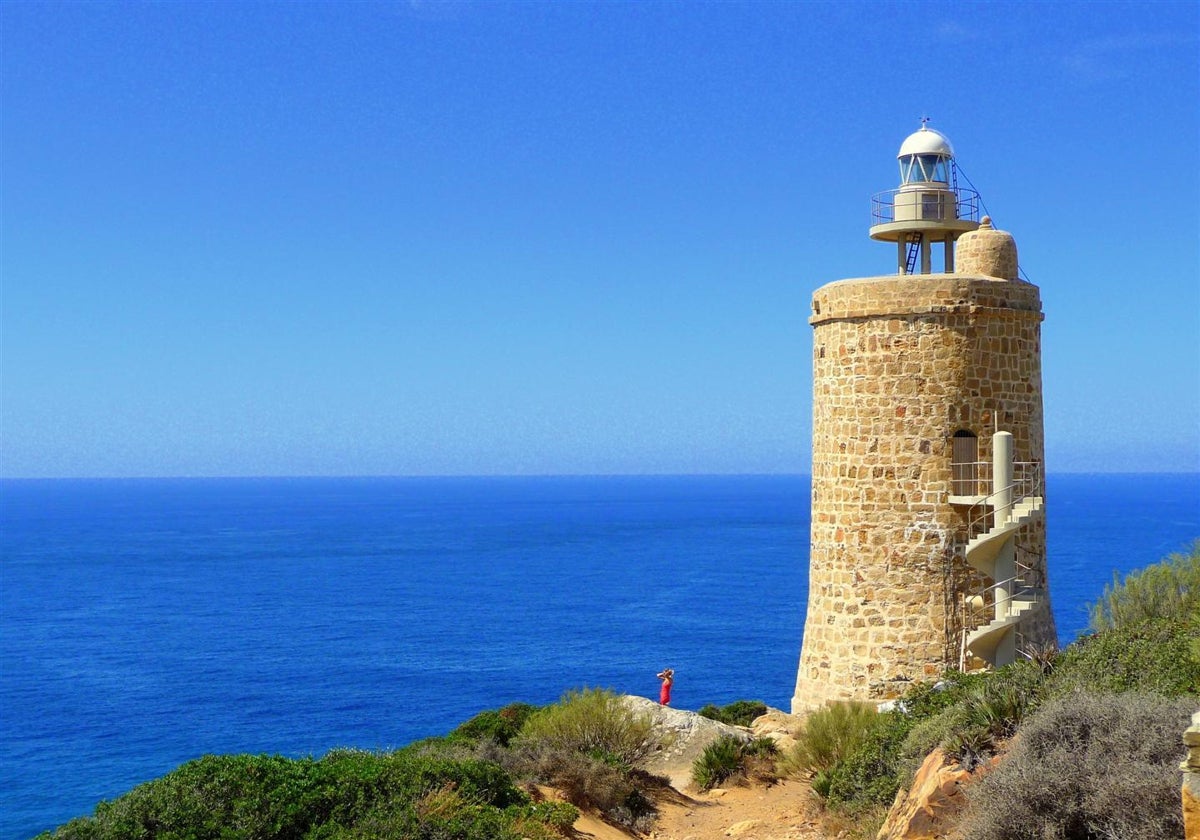 El faro de Camarinal, situado en un enclave espectacular en la localidad de Zahara de los Atunes