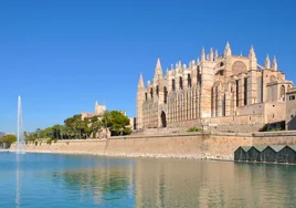La catedral gótica con vistas a una de las capitales del verano español