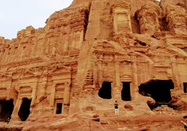Petra por la puerta de atrás: 14 km hasta el Tesoro en una espectacular ruta de senderismo e historia