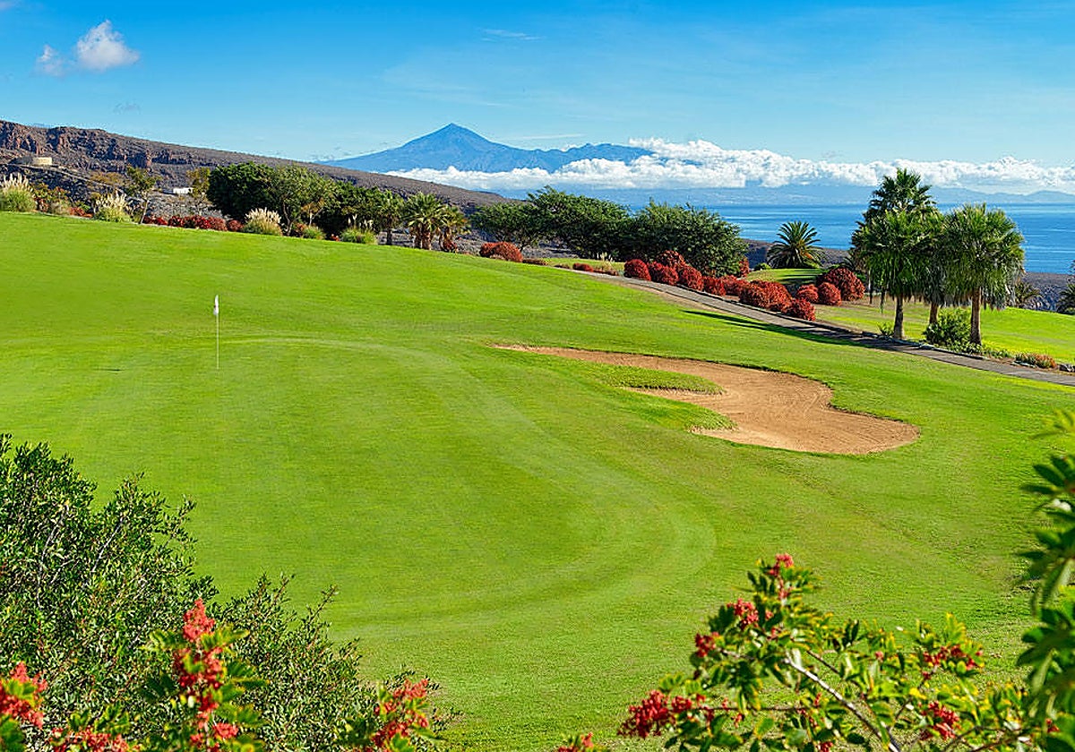El Teide visto desde el hoyo 11 de Tecina Golf