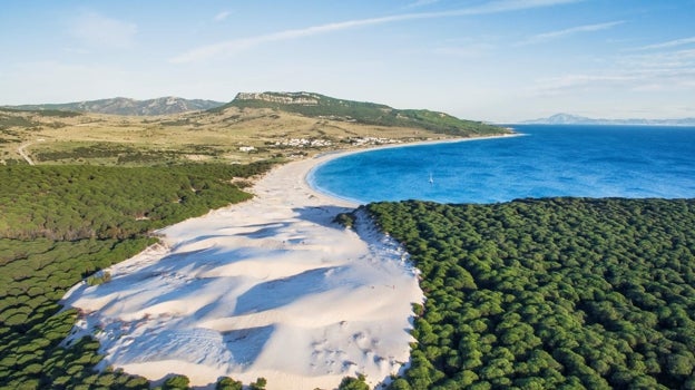Las mejores playas de Andalucía para alargar el verano hasta el otoño