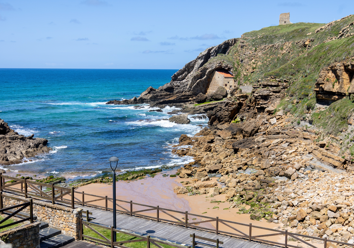 Cinco ermitas que miran cara a cara al Atlántico o al Cantábrico