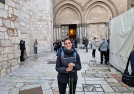 El increíble viaje de Carlota: 6.000 km a pie, sola, un año de Finisterre a Jerusalén