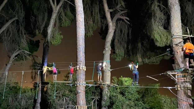 Actividad en 'Bosque suspendido' en Bollullos de la Mitación.