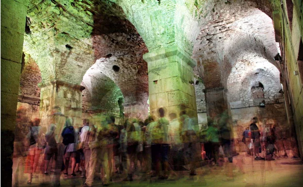 Turistas en el palacio de Diocleciano