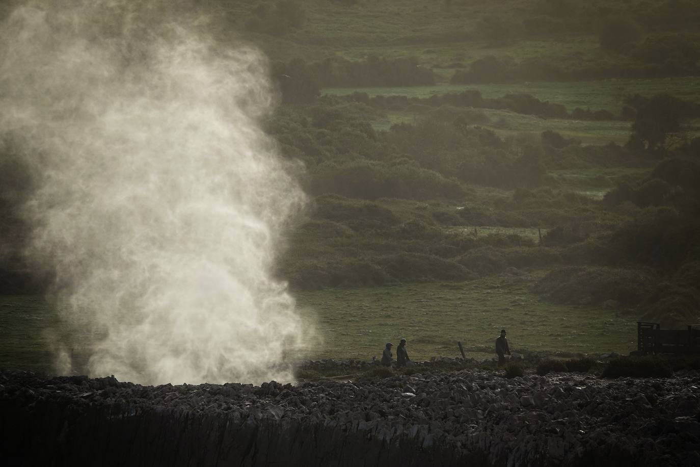 Estas fotos fueron tomadas el pasado 2 de noviembre, pero los bufones se repiten en días de mar agitado durante los meses de otoño-invierno