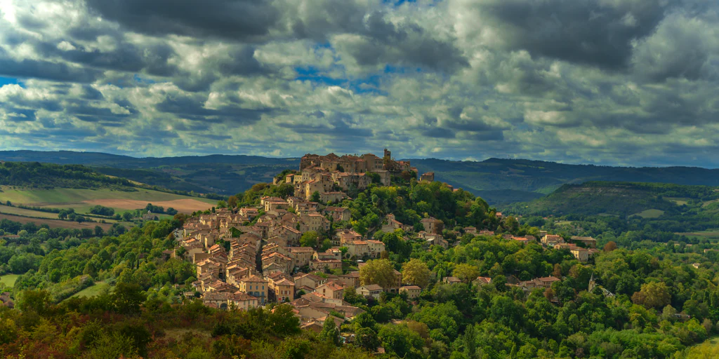 Uno de los pueblos más bonitos de Francia: una villa medieval en la que viajar al siglo XIII