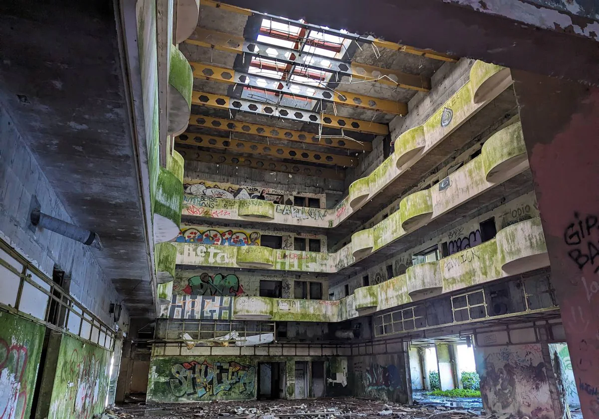 Interior del Hotel Monte Palace, cerrado y abandonado desde 1990
