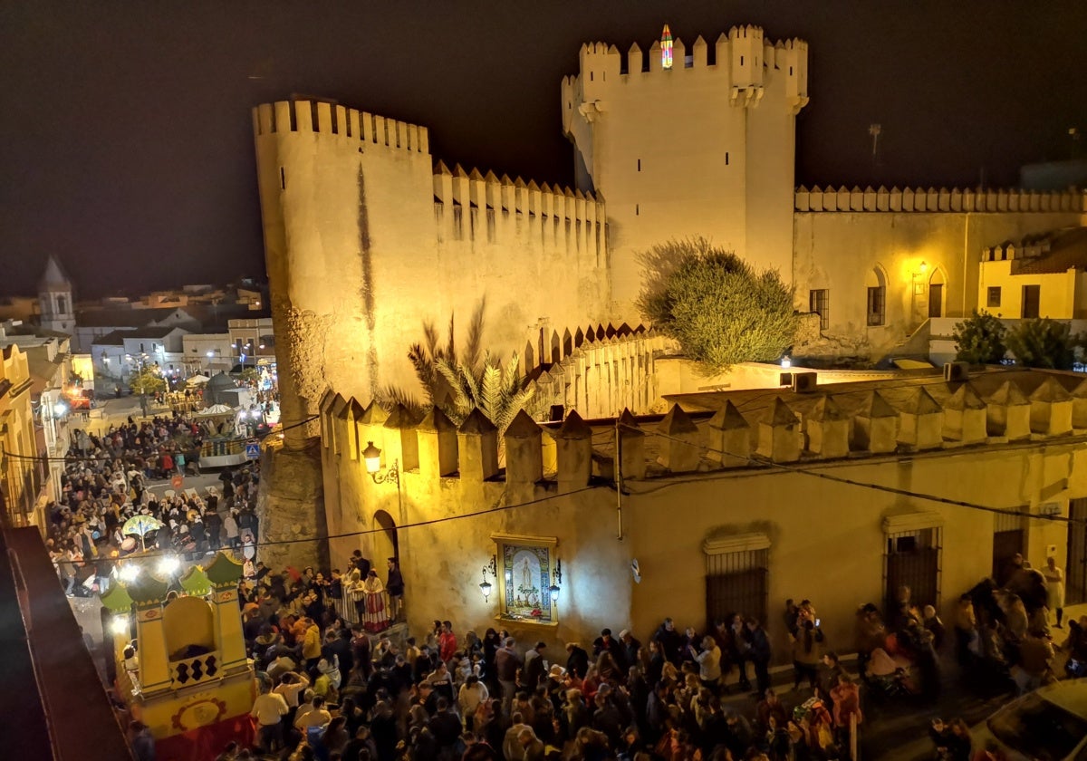 A lo largo de la historia, la vida de Los Molares se ha concentrado en torno a su Castillo del siglo XIV