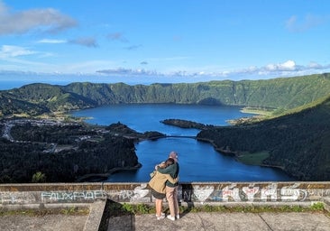 La isla de lagunas, volcanes y termas donde la naturaleza creó una obra maestra