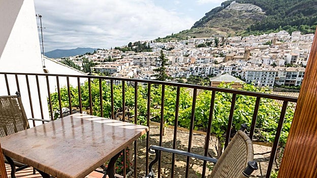Vistas al pueblo de Cazorla desde las villas turísticas.