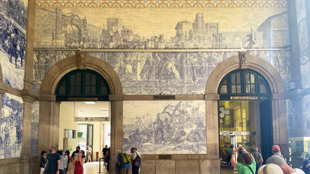 Imagen de uno de los laterales de la estación de São Bento