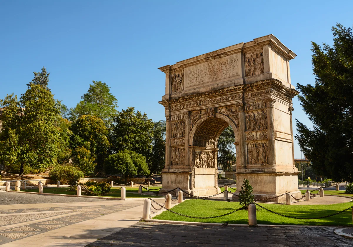 Imagen del Arco de Trajano de la ciudad italiana de Benevento