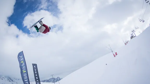 Snowboard en las pistas de la estación de Formigal