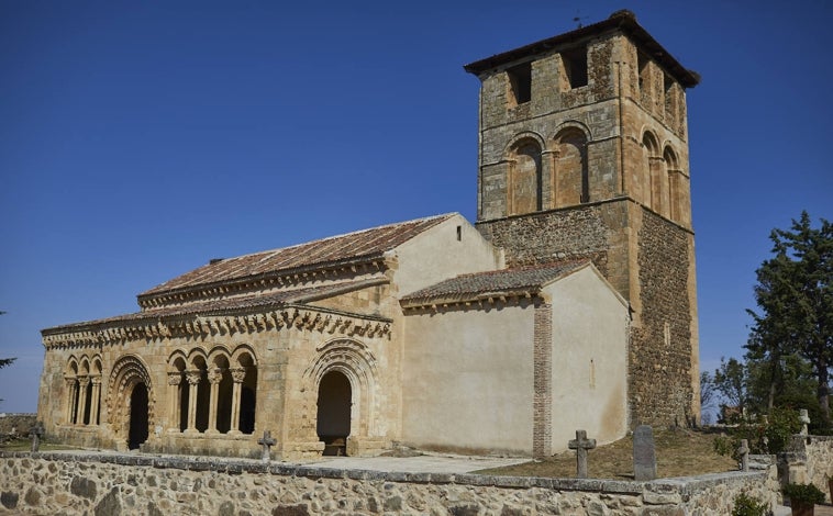 Imagen principal - lLa Iglesia de San Miguel Arcángel, una de las construcciones románicas más bellas de la provincia de Segovia del siglo XII, quizá la iglesia de este estilo más visitada y conocida de la provincia. Fue declarada Monumento Nacional el 17 de mayo de 1973.