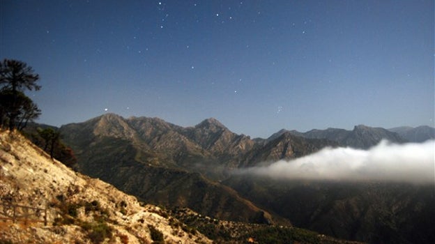 La localidad de Cómpeta se encuentra en el interior del Parque Natural de las Sierras Tejeda, Almijara y Alhama