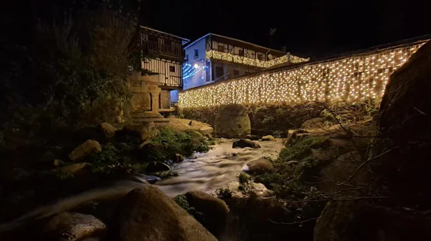 Decoración navideña en el pueblo de La Alberca