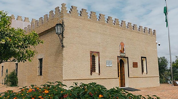 En la localidad de Coria del Río se encuentra la casa de Blas Infante y el Museo de la Autonomía Andaluza