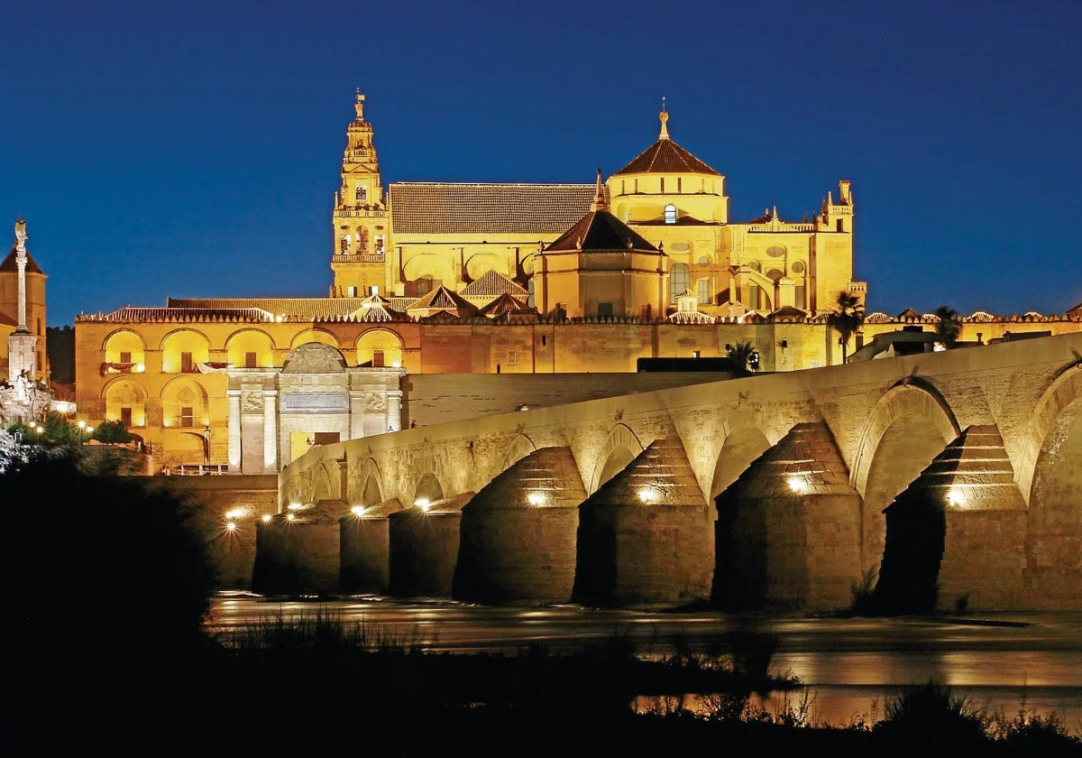 Panorámica de la zona patrimonio, con la Mezquita-Catedral, la Puerta y el Puente Romano