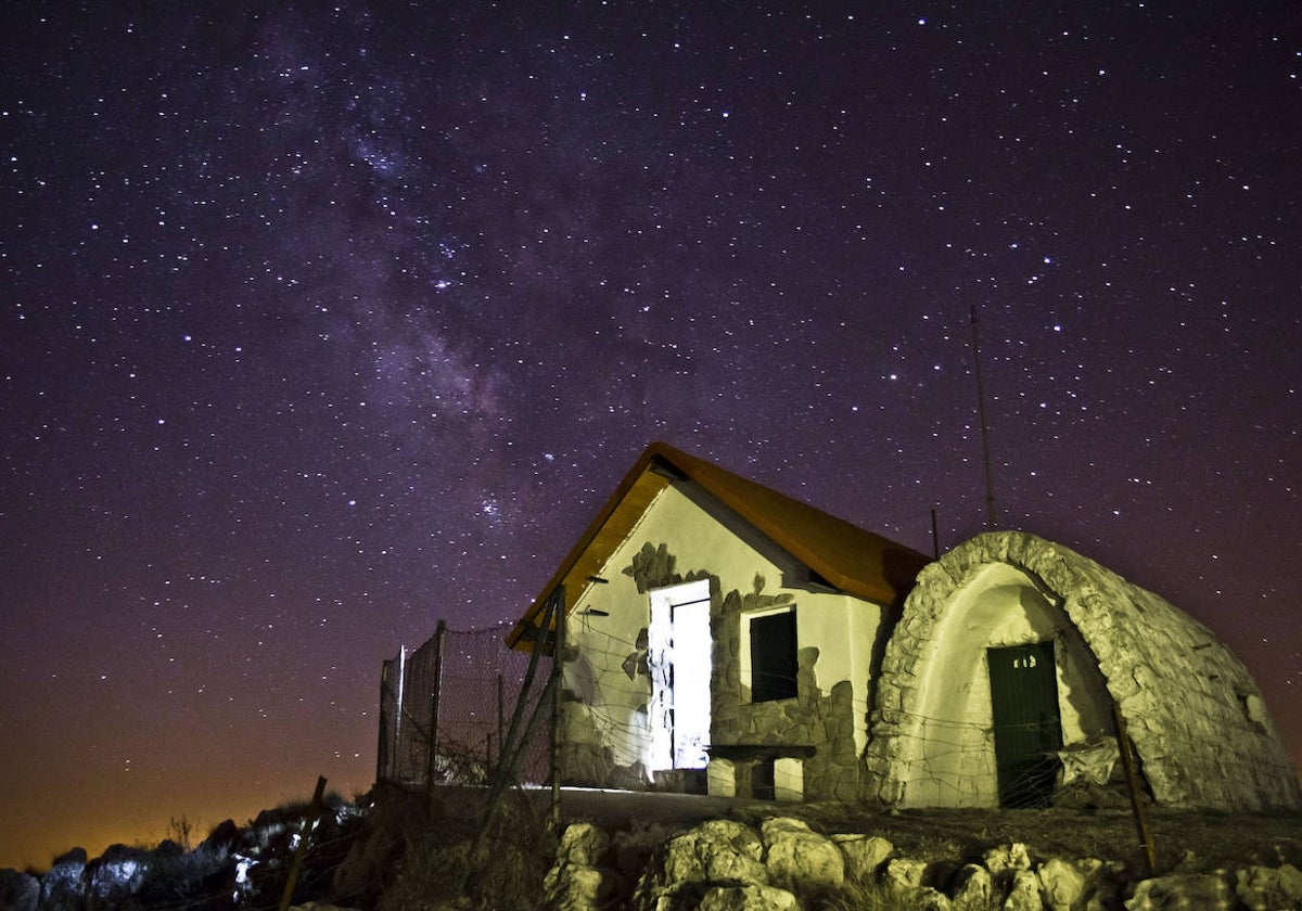 Una noche de cielo estrellado en la Sierra Sur de Jaén, zona considerada destino starlight desde 2014