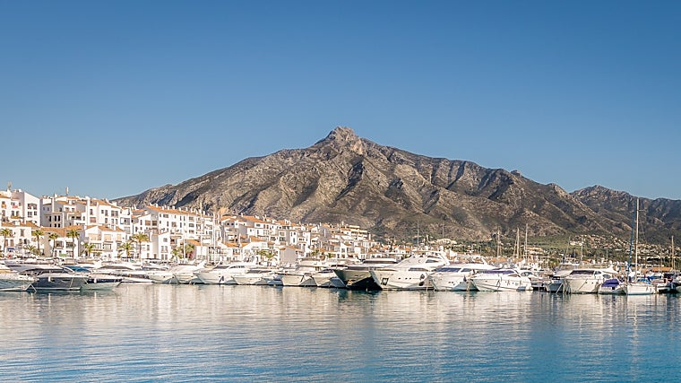 Vista panorámica de Puerto Banús en Marbella