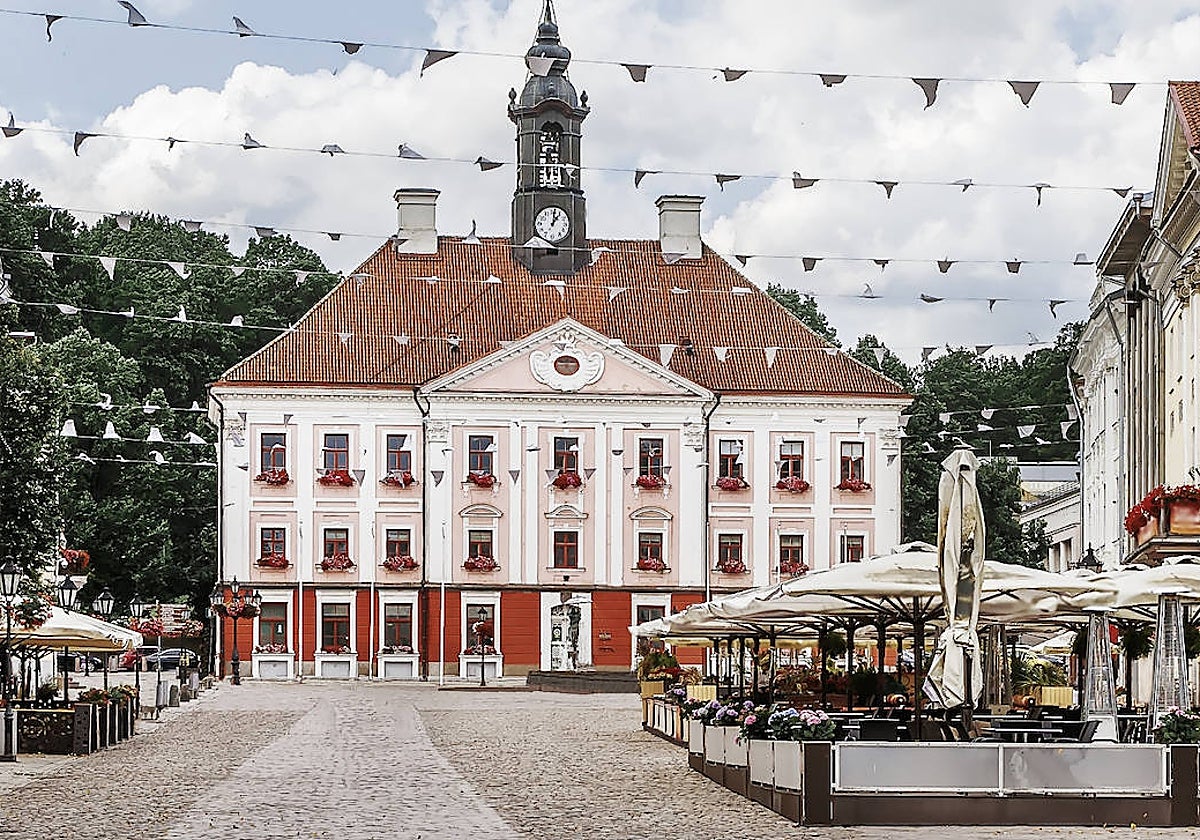 Ayuntamiento y centro histórico de Tartu
