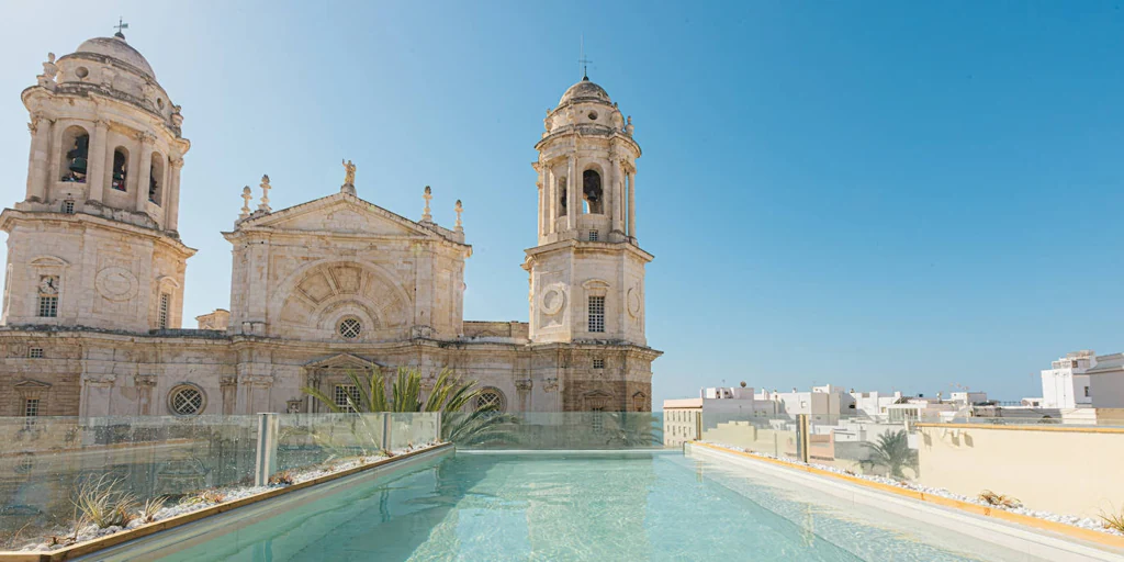 Refugio del tiempo y los orígenes en pleno casco histórico de Cádiz