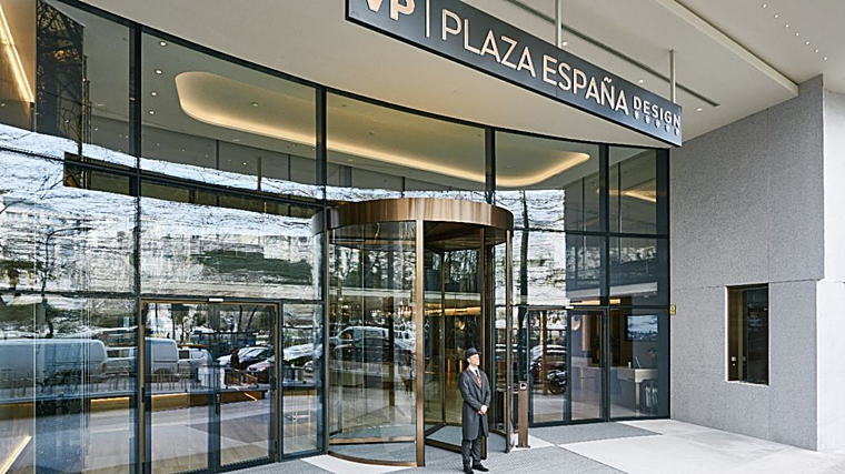 Imagen de la entrada al hotel VP Plaza España Design