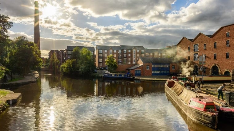A lo largo del mes de marzo existen muchas opciones económicas para visitar la ciudad de Manchester desde Sevilla