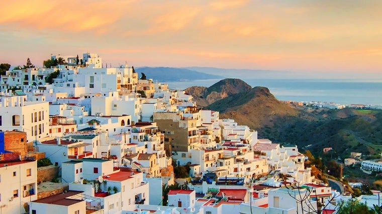 Vista panorámica del atardecer en Mojácar