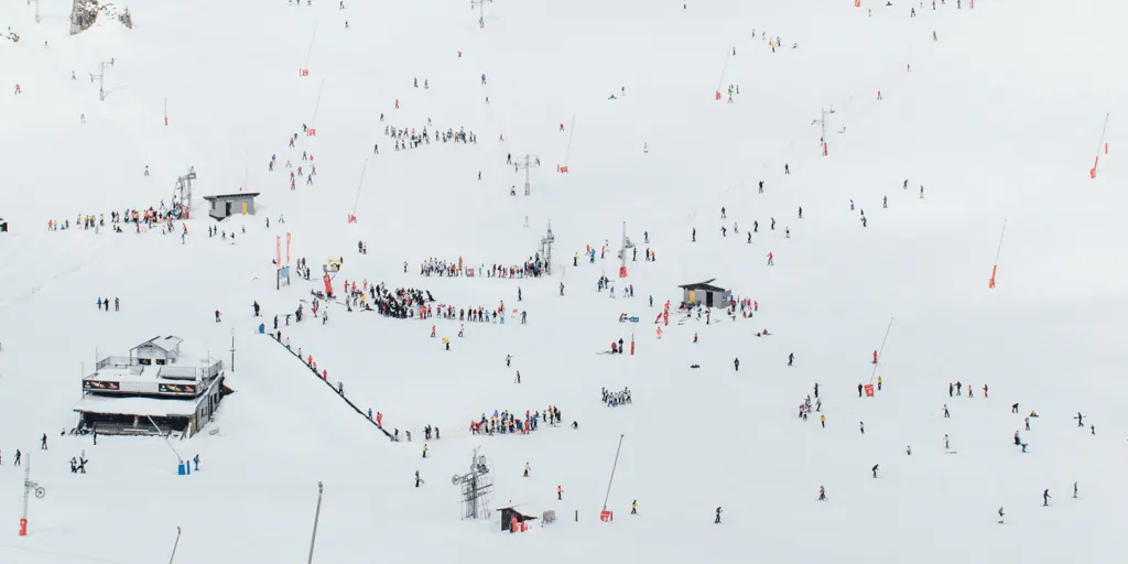 La estación con más espesor de nieve en España (tienen que desenterrar el telesilla)