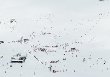 La estación con más espesor de nieve en España (tienen que desenterrar el telesilla)