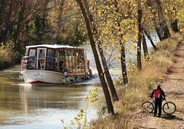 El tren turístico entre Madrid y Valladolid que incluye paseo en barco y espectáculo teatralizado