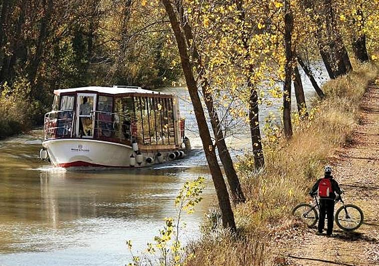 El tren turístico entre Madrid y Valladolid que incluye paseo en barco y espectáculo teatralizado