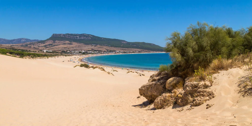 La playa de Andalucía que no tiene nada que envidiar a la de Supervivientes