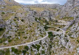 Una de las carreteras (y de las rutas en bici) más espectaculares de España