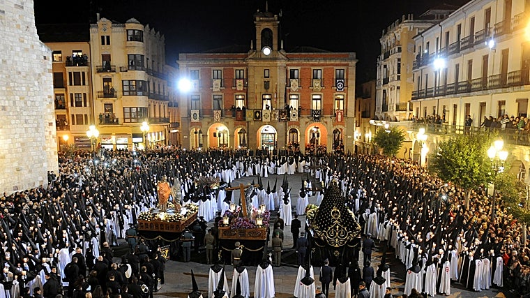 Procesión de Jesús en su Tercera Caída en la capital zamorana