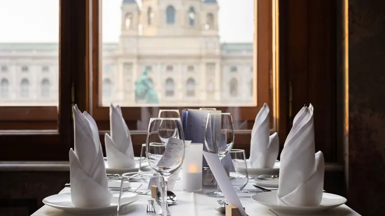 La experiencia «Viena desde la ventana» permite disfrutar de una cena en el interior del museo presenciando un atardecer de la capital austriaca