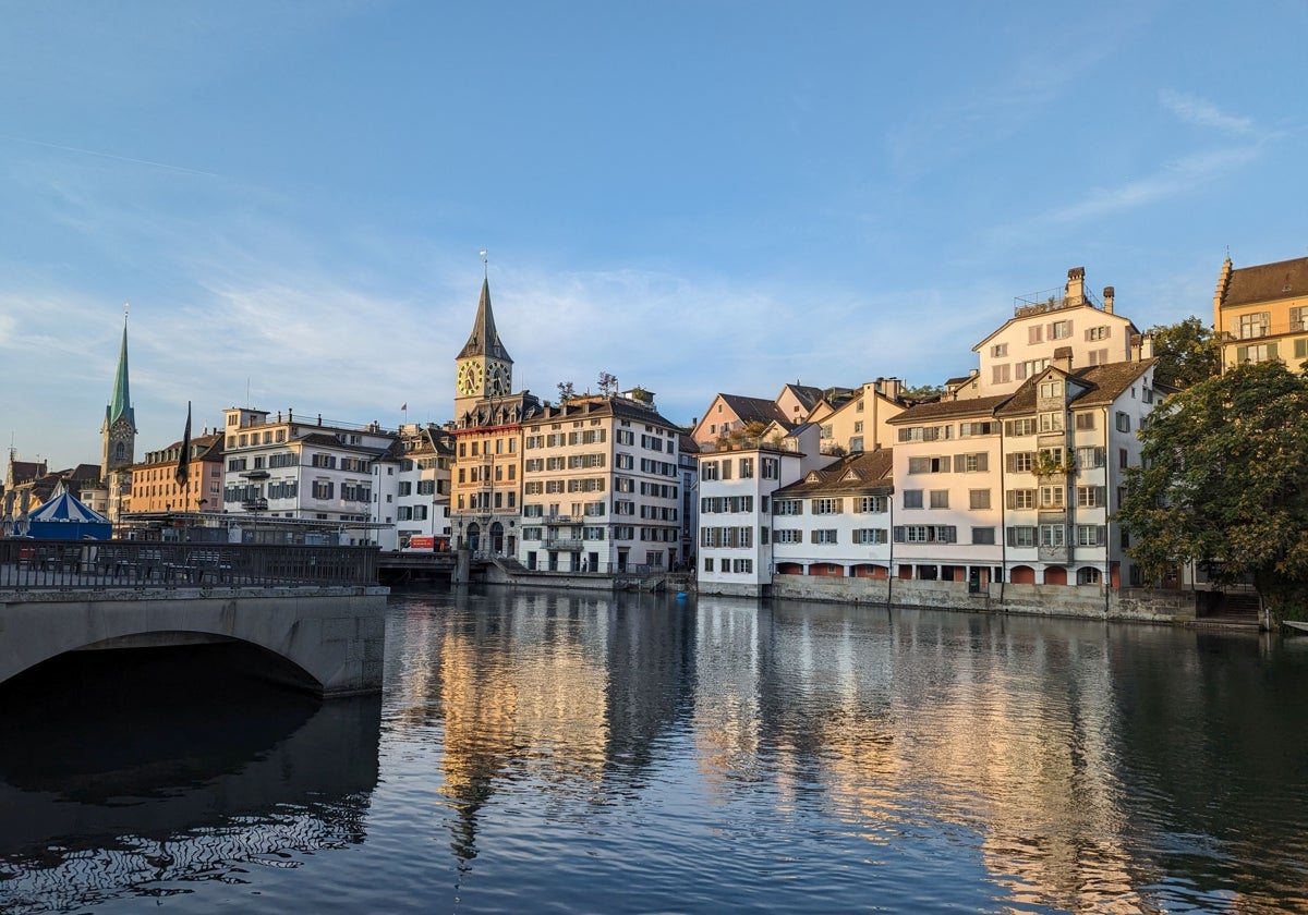 El centro de Zúrich, junto al río Limmat