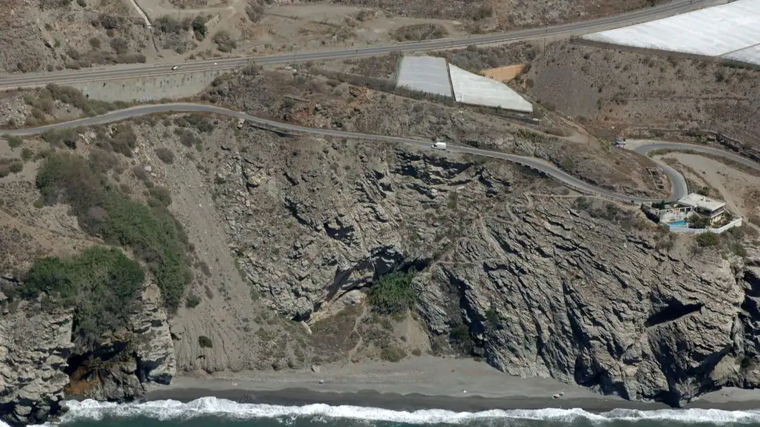 Playa de El Ruso, cerca ya de la frontera con Almería, aislada y de difícil acceso