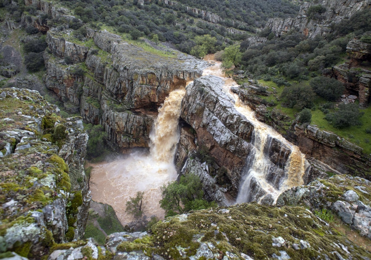 Cascada de la Cimbarra, cerca de Aldeaquemada, Jaén