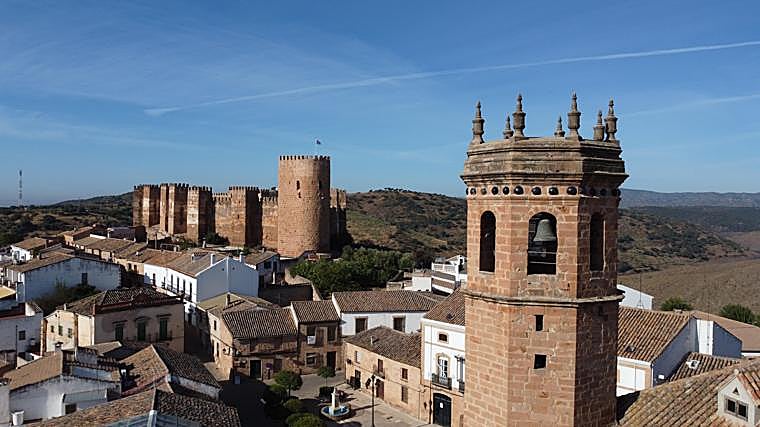El Castillo de Burgalimar domina el paisaje de Baños de la Encina
