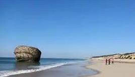 La playa más larga de España tiene 28 kilómetros y es un paraíso natural