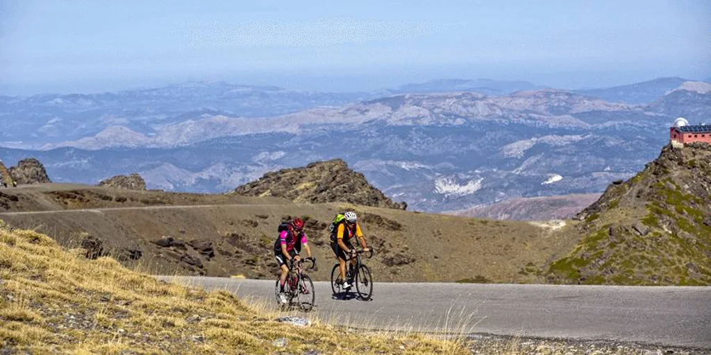 Andalucía en ocho cumbres: Ocho montañas para subir en bicicleta de carretera